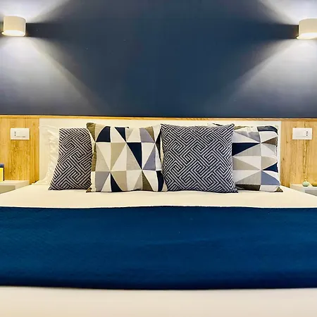 The Sun - Family Tropea