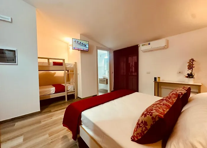 The Sun - Family לינה וארוחת בוקר טרופאה